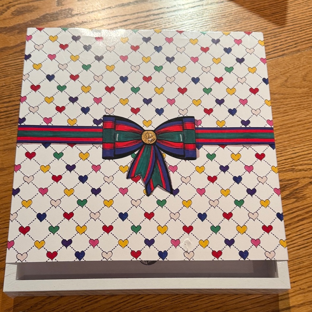 Brighton Heart Frame with Chic Fashion Illustration and Gift Box